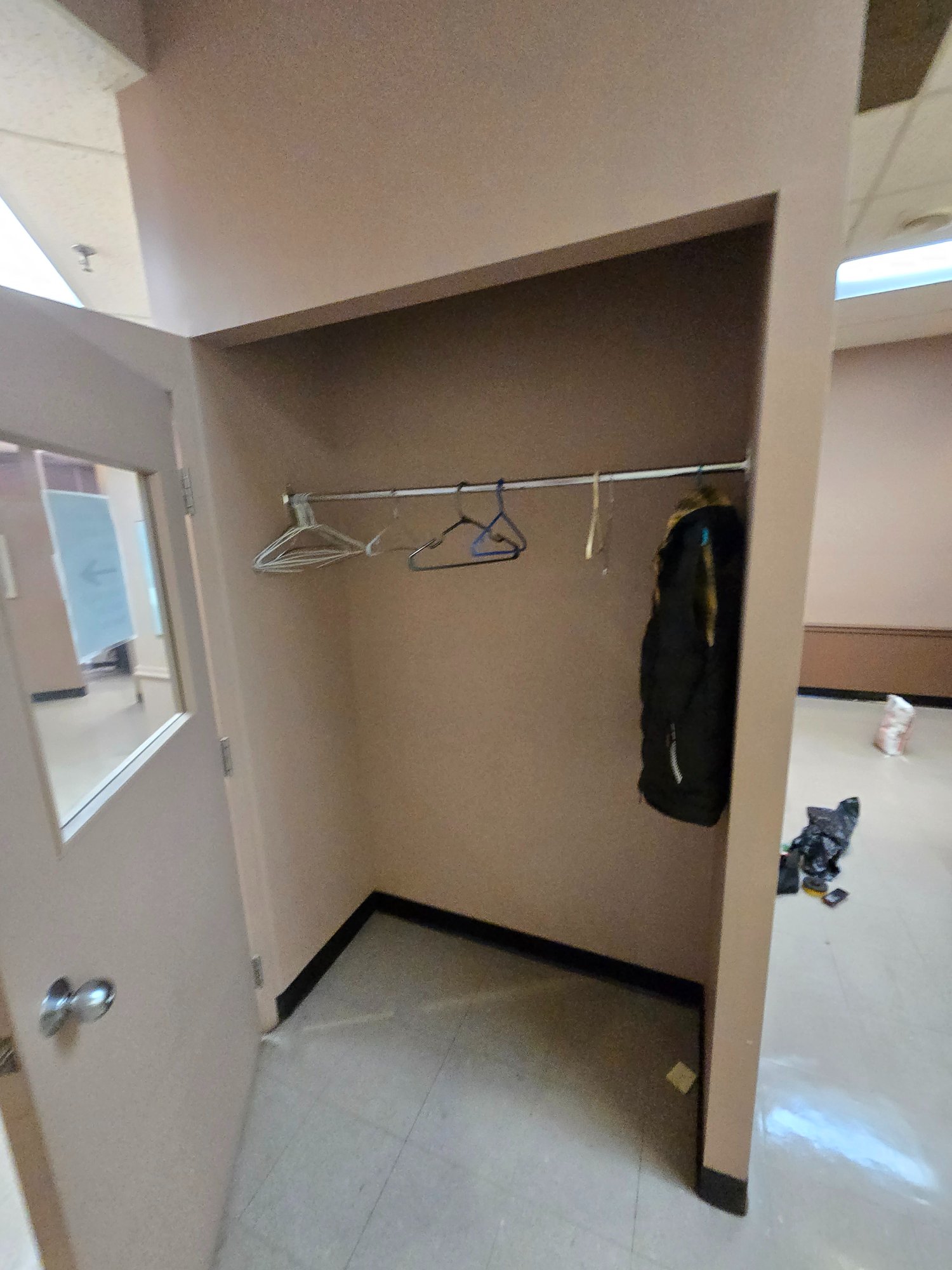 Avant — Clinique dentaire — Section couloir — Montréal